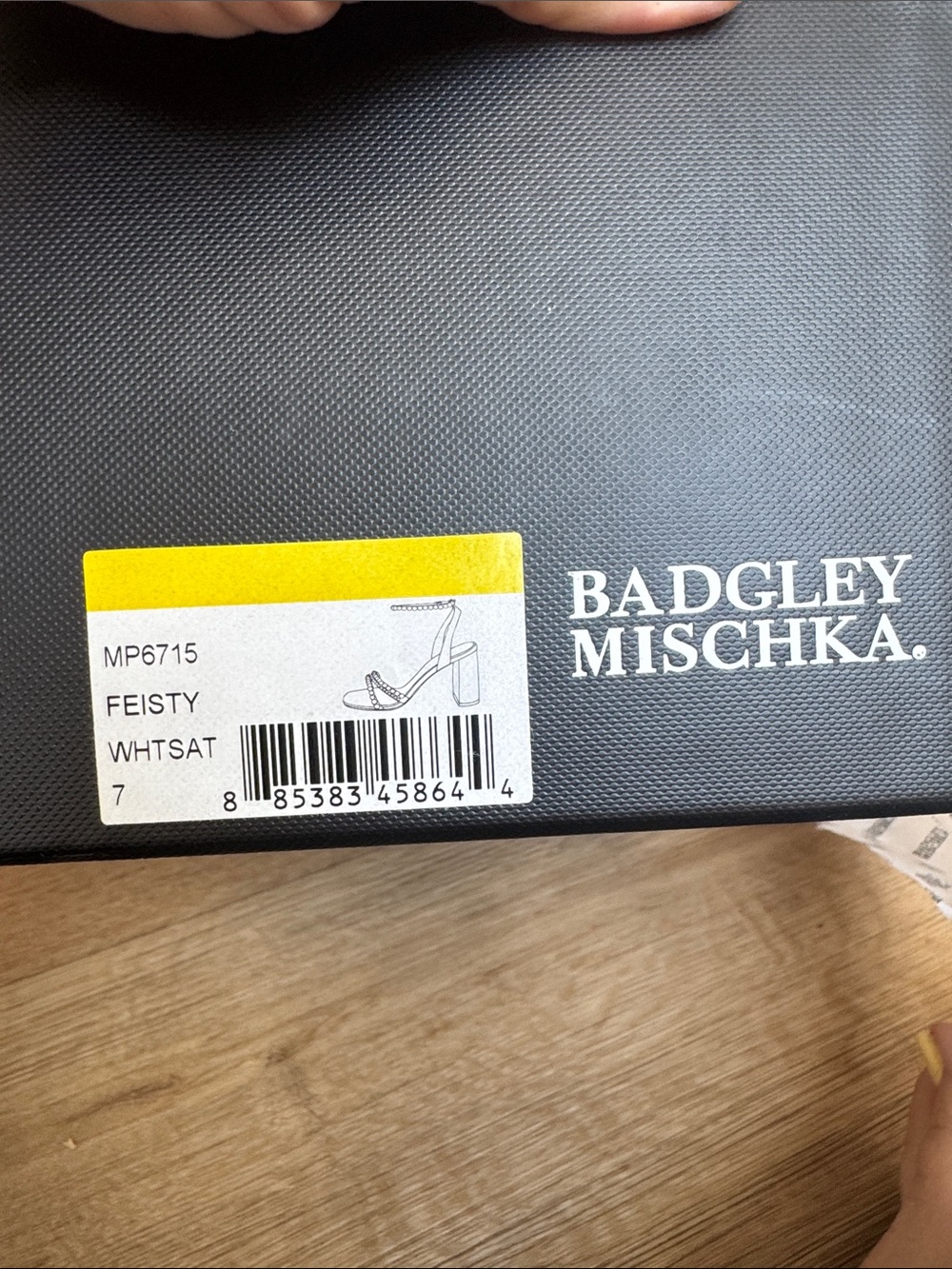 NWT Badgley Mischka Fiesty 🤍white pearl satin heel size 7 - Picture 5 of 8